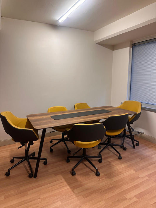 Toplanı Masası + 6 Adet Sarı Alesta Sandalye (Kullanılmış)