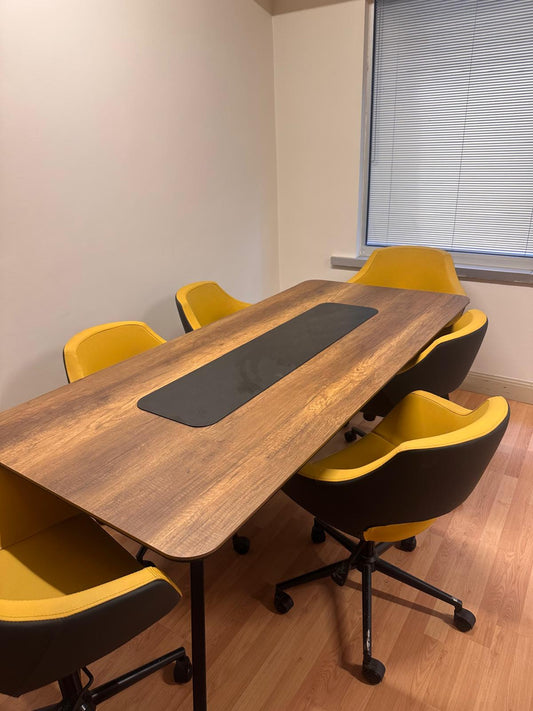 Toplanı Masası + 6 Adet Sarı Alesta Sandalye (Kullanılmış)
